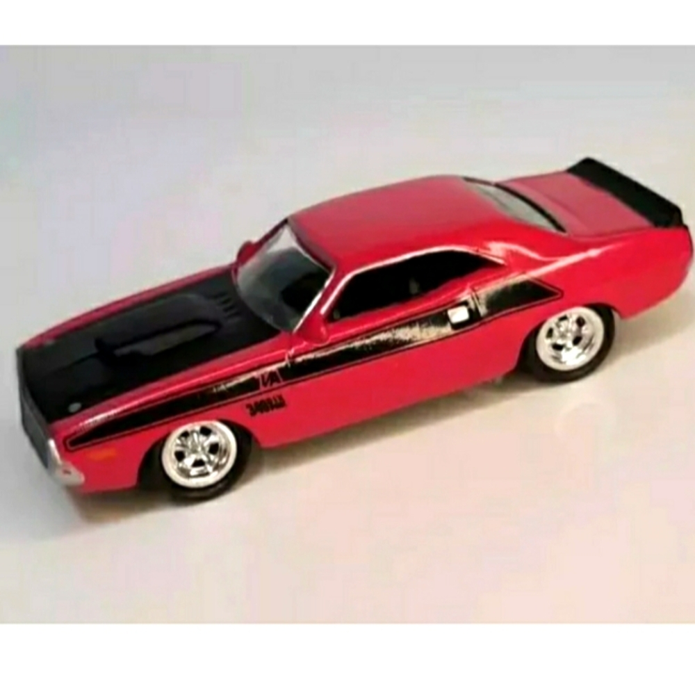 1998 Johnny Lightning Pink 1970 Dodge Challenger T/A Playing Mantis Scale 1/64